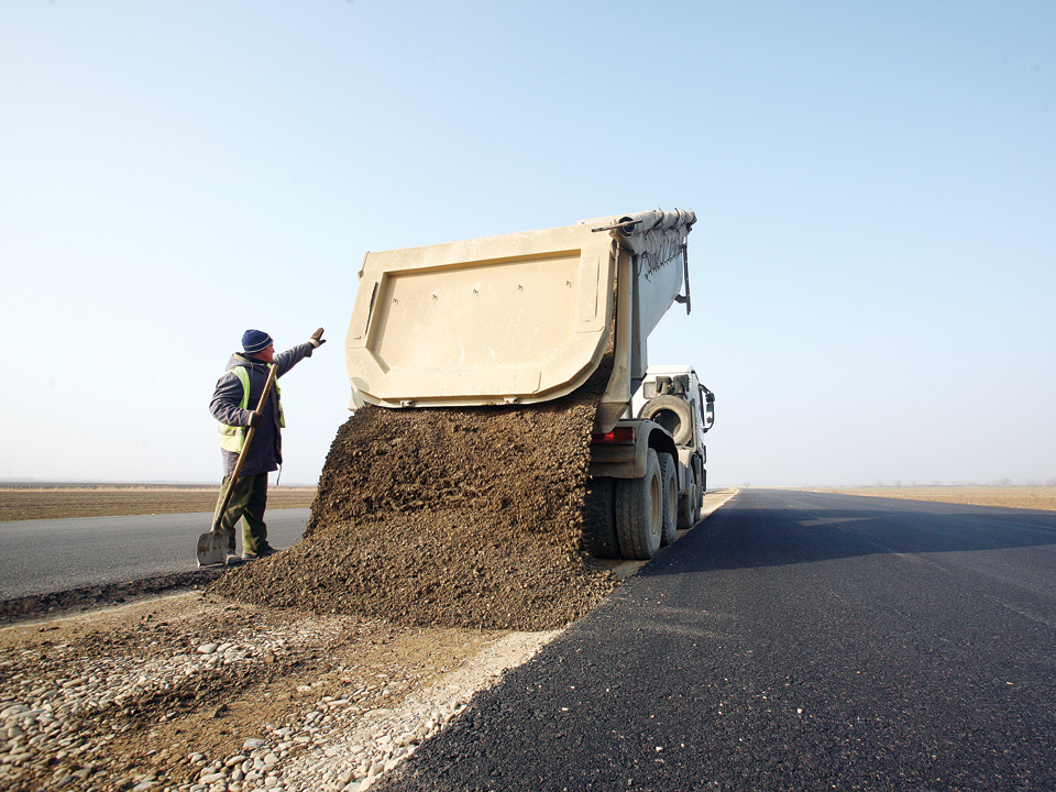 Infrastructură rutieră în cele 100 de zile de guvernare Ponta: schimbări la cea mai bogată instituție publică din România și tăieri la sânge la finanțările pentru marile proiecte
