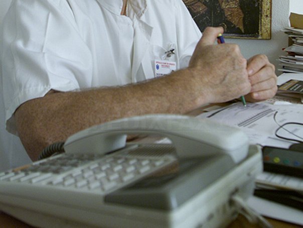 Doi medici de la Spitalul "Grigore Alexandrescu" din Capitală, reținuți pentru luare de mită