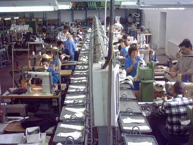 A trimis 8.000 de perechi de pantofi pe Oxford Street