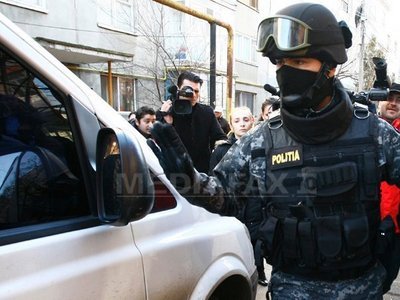 Percheziții în Capitală la suspecți de înșelăciuni și spălare de bani