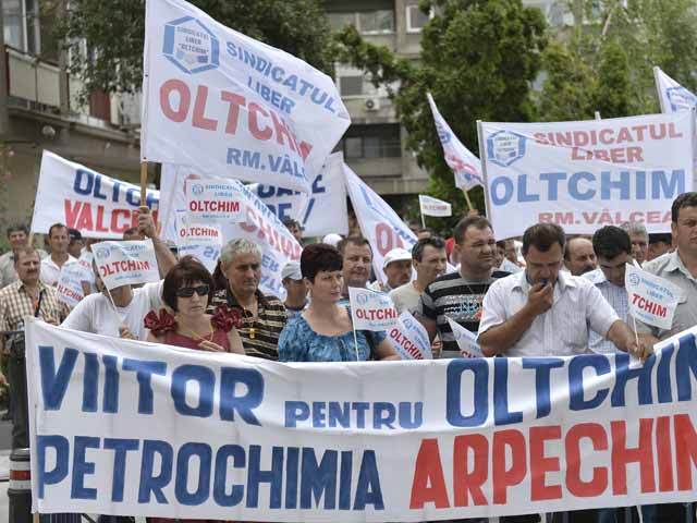 Situație dramatică la Oltchim: din 3.300 de angajați ar putea să mai rămână doar 300 să stea de pază