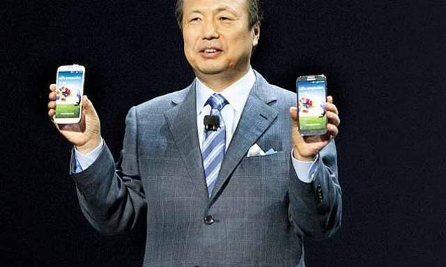 Samsung S4 se sparge mai ușor decât iPhone 5 - teste