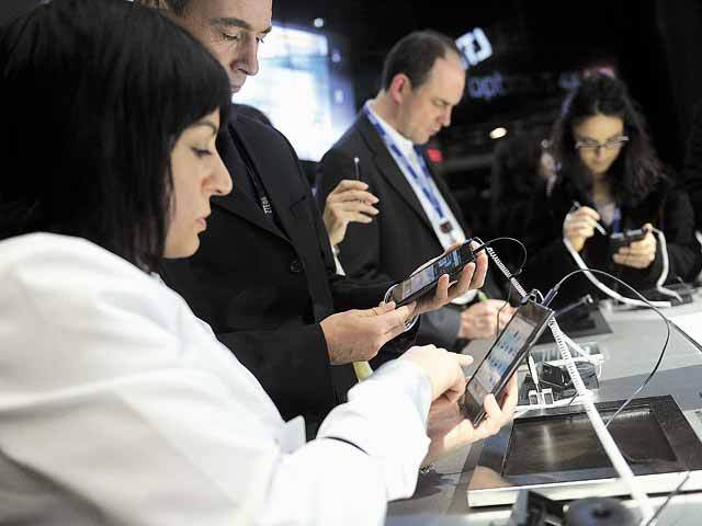 Telefonul mobil începe să fie tot mai mult poarta de acces a consumatorilor spre informații și divertisment