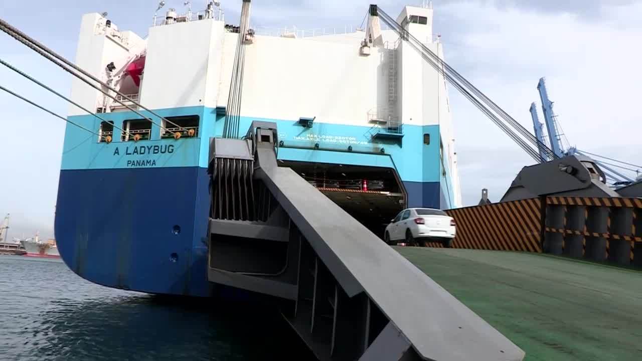Cel mai mare volum de vehicule expediat la export într-un singur transport, de la preluarea Uzinelor Dacia de către Grupul Renault