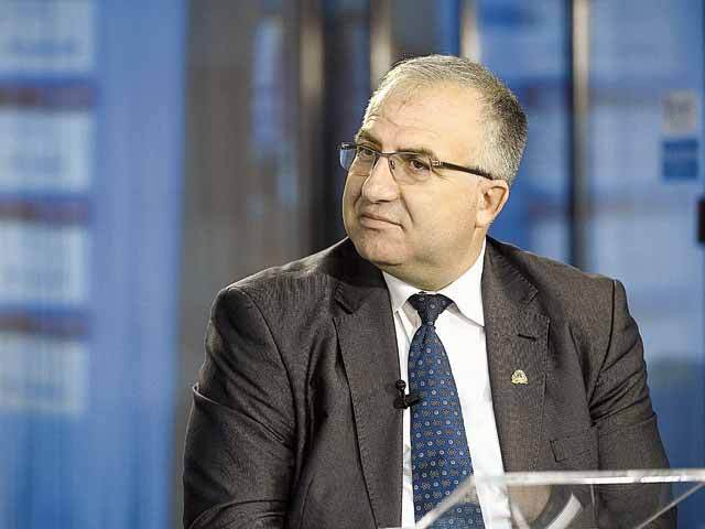 Decanul REI: Excedentul de cont curent, cer senin pentru economie