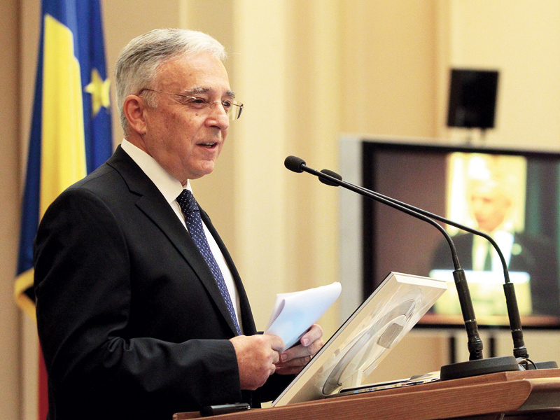 Ce e de făcut pentru relansarea creditării