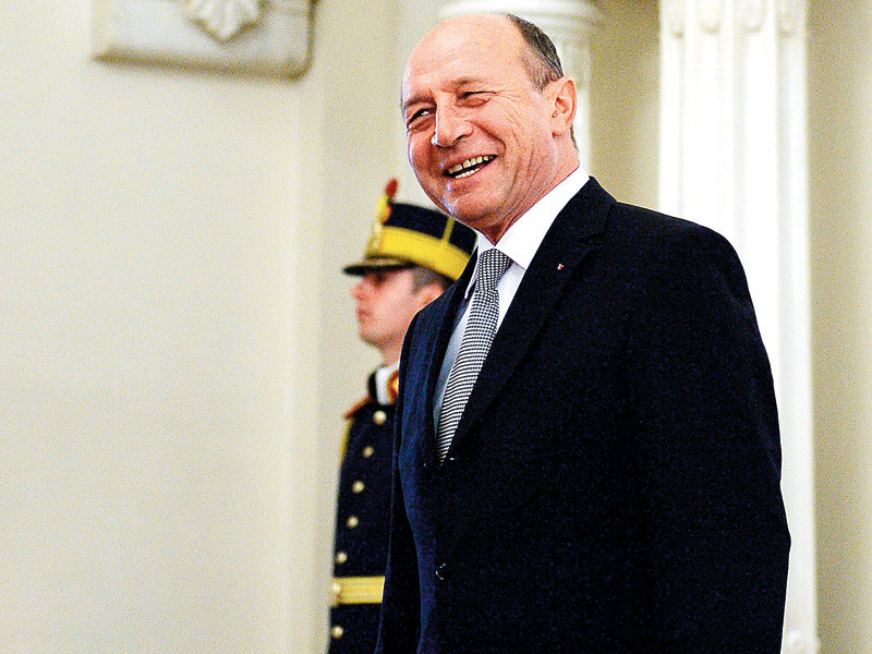 Ce va face nava România după ce a fost adusă "la cheu" de cpt. Băsescu