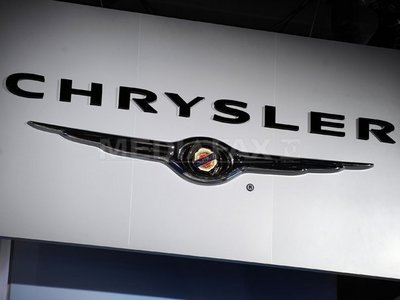 Chrysler recheamă 470.000 de mașini Jeep pentru probleme la cutia de viteze