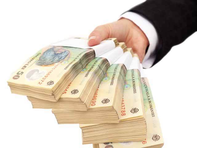 Bancherii continuă să bată pasul pe loc: creditarea a scăzut cu 2% în aprilie