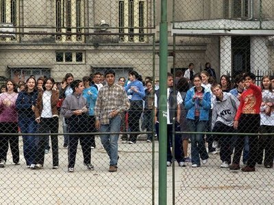 Stroe: Jandarmii și polițiștii vor supraveghea permanent școlile și grădinițele. Vreau să știu că elevii se întorc sănătoși acasă