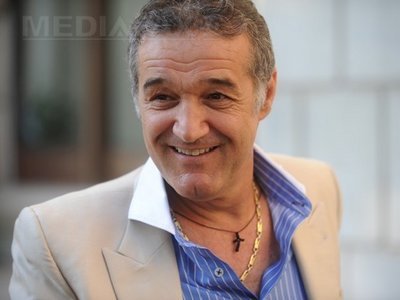 Judecarea dosarului "Valiza": Victor Pițurcă și Teia Sponte, la instanța supremă, unde va fi adus și Gigi Becali