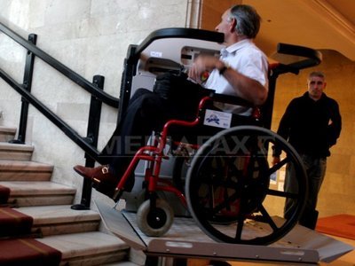 Șefa Comisiei de evaluare a persoanelor cu handicap Prahova, reținută pentru corupție