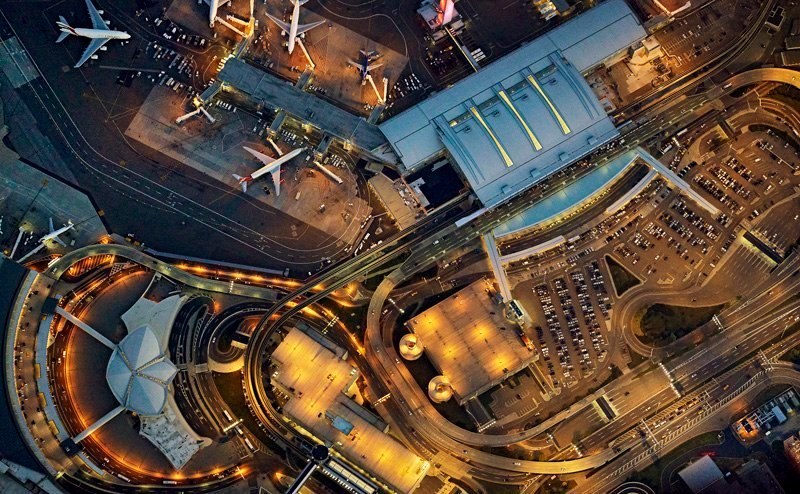 Unul dintre cele mai mari aeroporturi din lume, văzut de sus. Galerie FOTO