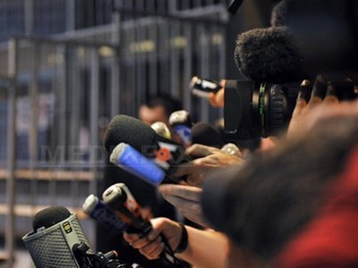 Active Watch: Anul 2012 a însemnat politizarea cronică a pieței de media. Raportul FreeEx privind libertatea presei în România în 2012
