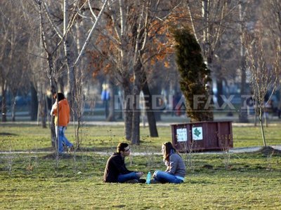 VREMEA va fi răcoroasă în weekend: Ce temperaturi se vor înregistra în București, la munte și la mare