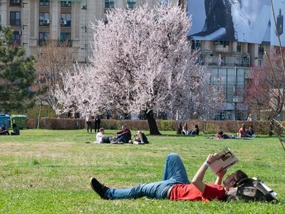 Vreme frumoasă cu cer senin în următoarele două zile și temperaturi mai ridicate decât ar fi normal