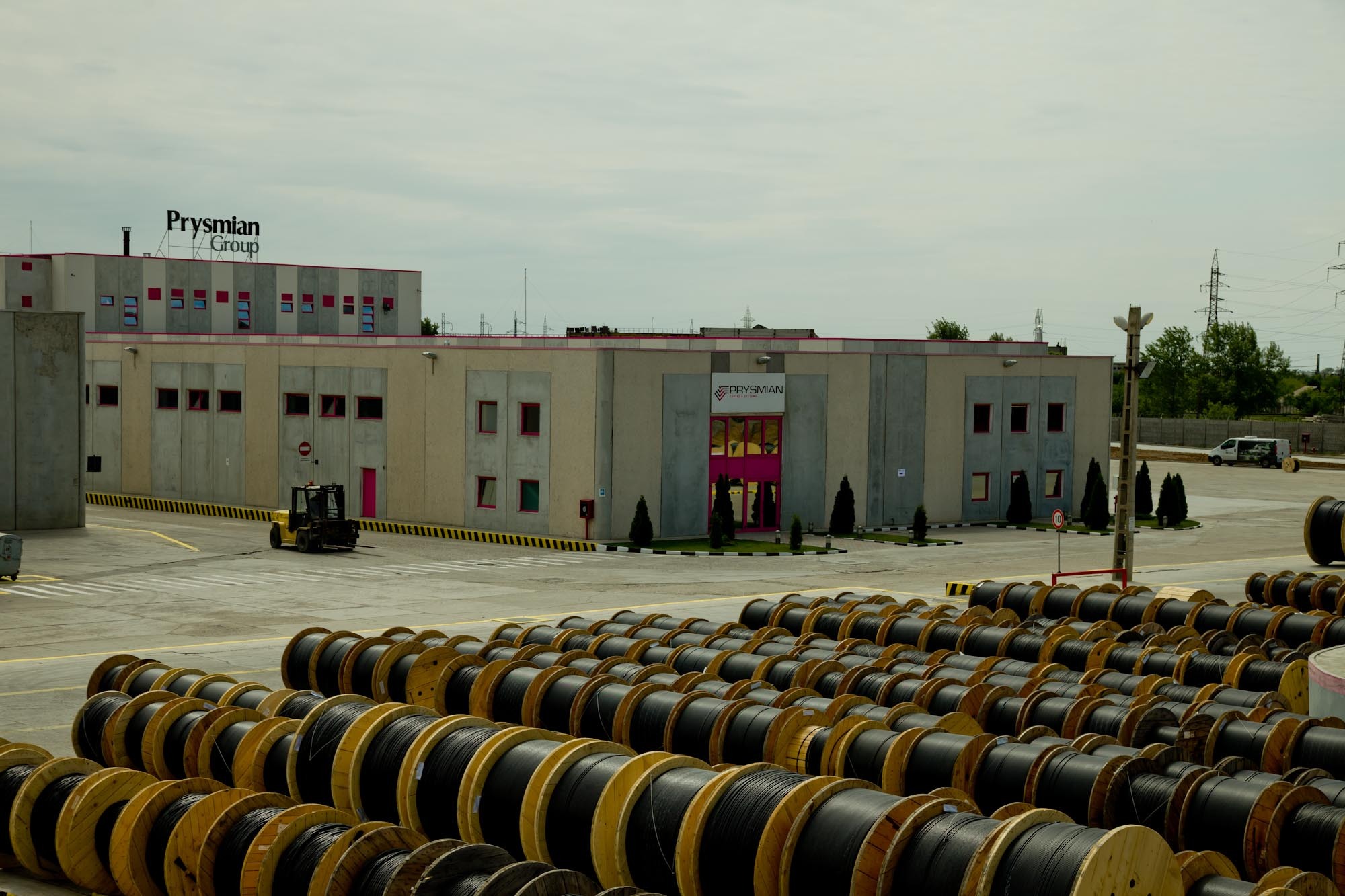Italienii deschid o fabrică de cabluri la Slatina