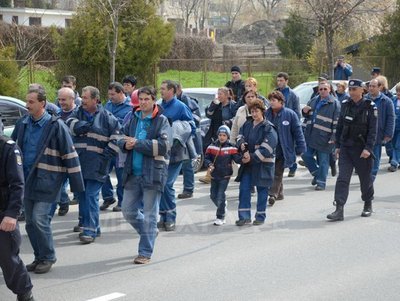 Peste o sută de salariați de la Oltchim protestează, nemulțumiți de disponibilizările anunțate