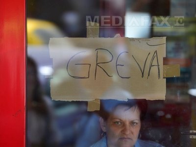 PROTESTELE LA POȘTĂ continuă: 20 de oficii din București și Centrul de Tranzit sunt închise. Și poștașii din Cluj au întrerupt lucrul, în prima zi de plată a pensiilor
