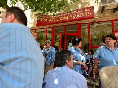Federația Pensionarilor: Poșta Română încasează un comision, să ia măsuri pentru plata pensiilor