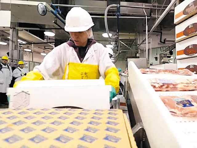 Chinezii fac primul pas în industria alimentară locală. Smithfield trece de la americani la grupul Shuanghui