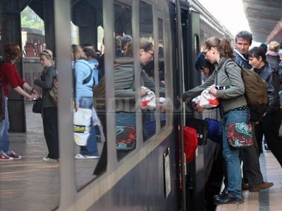 Agențiile CFR, închise de sâmbătă până luni. Cum vă puteți procura bilete de tren în această perioadă