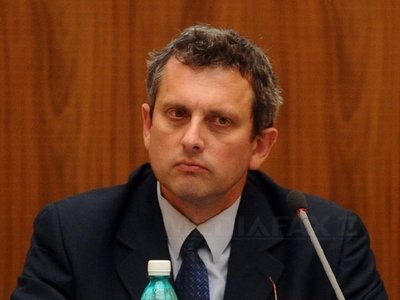 Economistul-șef al BNR: Cine căinează investițiile străine din bănci sau siderurgie, să se uite la turism