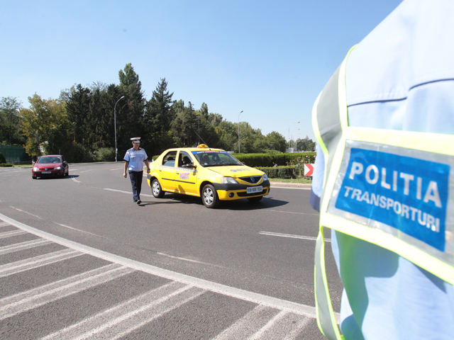 Revoluția taxiurilor la aeroportul Otopeni: vor fi aduse încă două terminale pentru comenzi la taxi