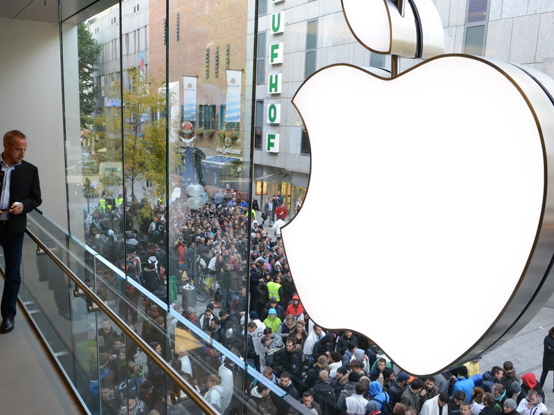 Apple și Samsung trase la răspundere pentru furturile de smartphone-uri