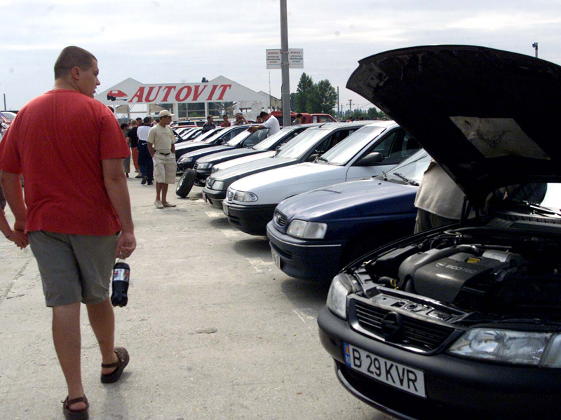Cum împrumuți 10.000 de euro cu 10% dobândă fără să apelezi la bănci: "La noi vin cei care vor un Logan“