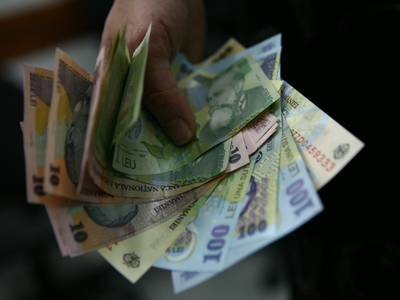 Salariul mediu net a crescut cu 2,7% în luna aprilie, la 1.661 lei. În ce domenii sunt cele mai mari câștiguri