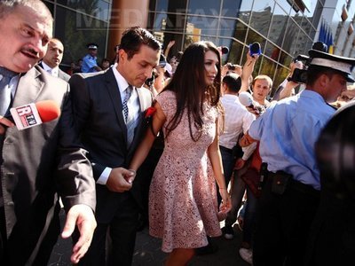 DECLARAȚIA DE AVERE a Elenei Băsescu: Împreună cu soțul are patru conturi în valoare totală de peste 450.000 euro