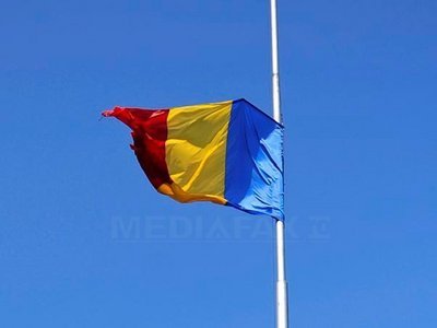 NOUA CONSTITUȚIE: Tricolorul va avea stema țării. 10 Mai zi națională, "Tricolorul" imn și România stat membru UE, amendamentele respinse de comisia de revizuire