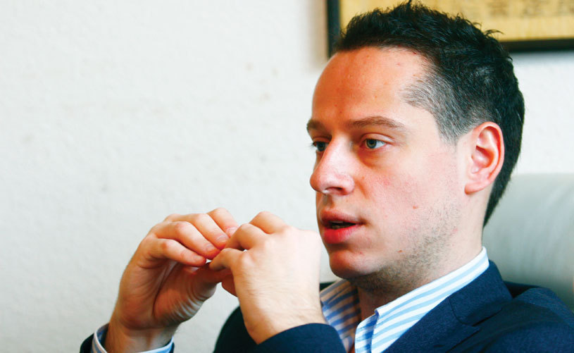El va fi noul președinte executiv al Stelei! Are 28 de ani, predă la ASE și a scris o carte despre criză
