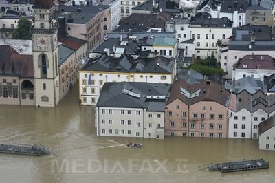 INUNDAȚIILE DIN EUROPA: Porsche a suspendat producția modelului Cayenne