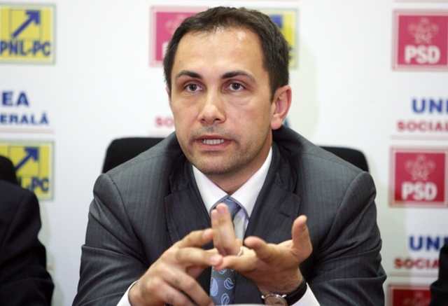 Lucian Isar, fost membru de board la Tarom: Este vorba de un puci la Tarom. Heinzmann a acceptat doar reducerea mandatului până în noiembrie, nu și micșorarea atribuțiilor și transferul către