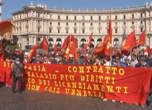 Desculții din Cizmă: cum i-a sărăcit criza pe italieni