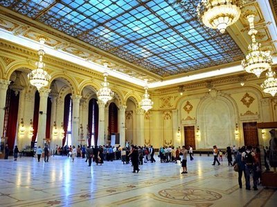 Costurile pentru închirierea sălilor din Parlament, majorate. Grupurile - o gratuitate pe sesiune