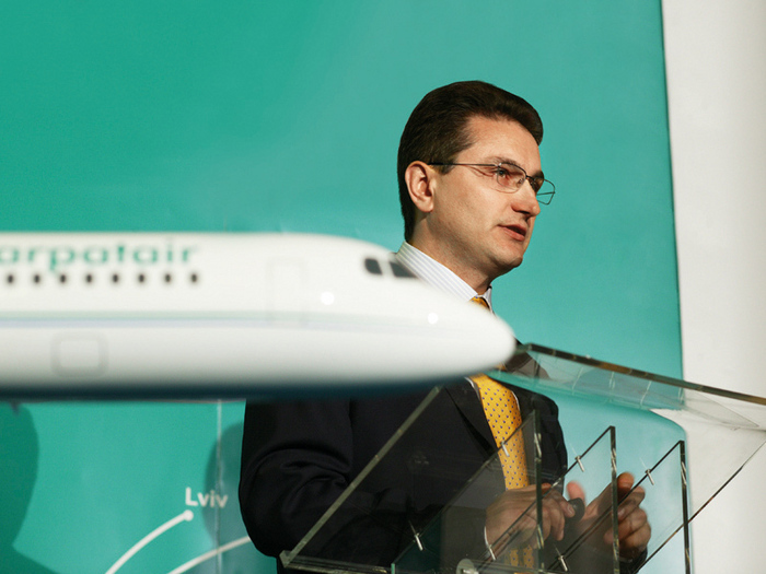 Petrov și Timișoara - sfârșitul unei mari iubiri. Carpatair pleacă de pe aeroportul pe care îl numea "acasă"