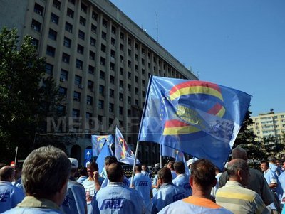 Pichet la Ministerul Transporturilor: Sindicaliștii Federației Mecanicilor de Locomotivă protestează față de privatizarea CFR Marfă