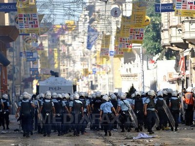 Manifestanți turci continuă să sfideze Guvernul la Istanbul și Ankara