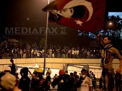 PROTESTELE DIN TURCIA: Mii de manifestanți în a cincea zi consecutiv