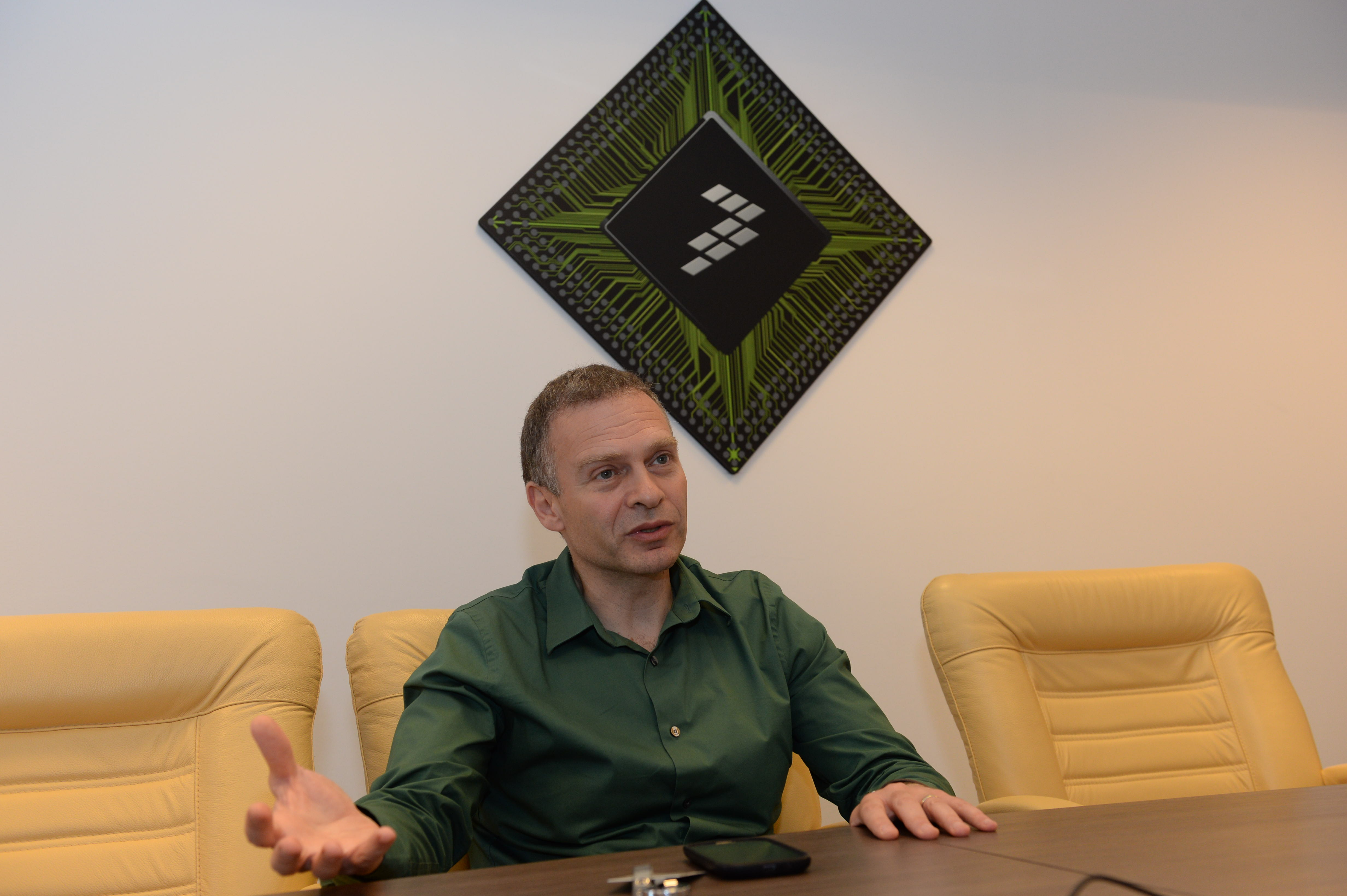 Raja Tabet, vicepreședinte Freescale Semiconductor: „Insigna“ de softist nu îți garantează un job. Competențele tehnice trebuie dublate de abilități de leadership