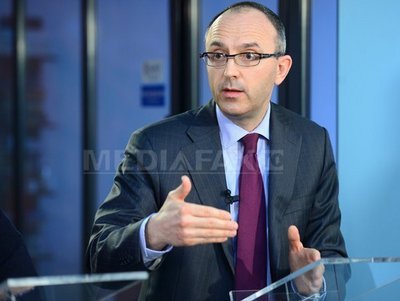 ZF Bankers Summit 2013 - Președinte executiv UniCredit Țiriac: Nu favorizăm creditarea în valută, dar ecartul referințelor este mare și clienții nu-l pot duce