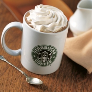 Starbucks vrea să aducă cafeaua direct în birouri. Compania va implementa „Corner Cafe”