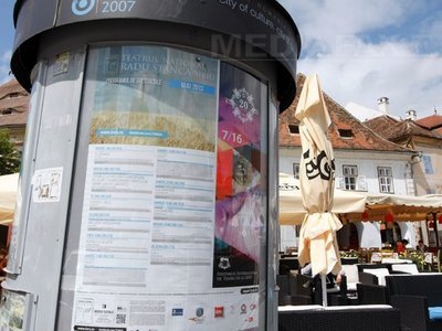 REPORTAJ: Tot centrul Sibiului, transformat pentru Festivalul de Teatru, la care vin 2.500 de artiști