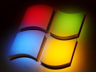 Microsoft reduce prețul Windows RT pentru tabletele mici. Care este motivul