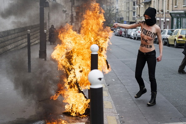 POZA ZILEI: FEMEN