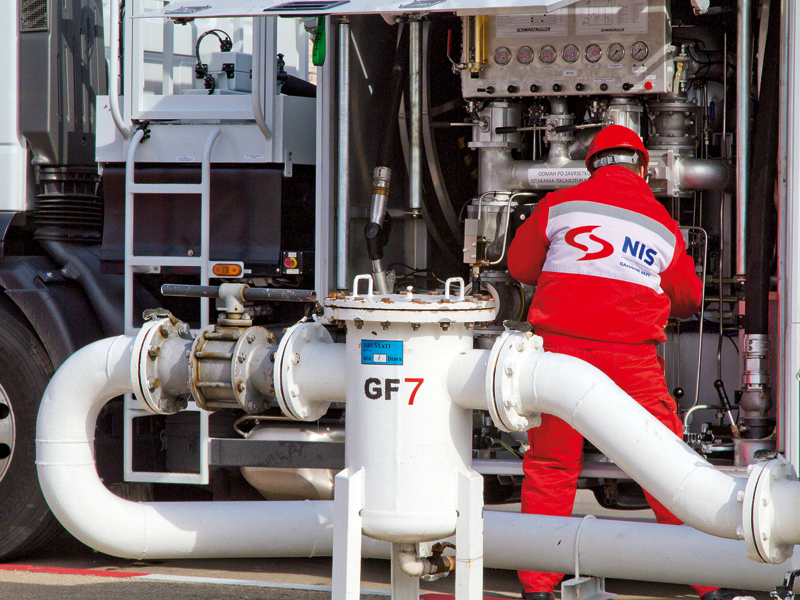 Goana după petrol: străinii forează în România, românii forează în străinătate