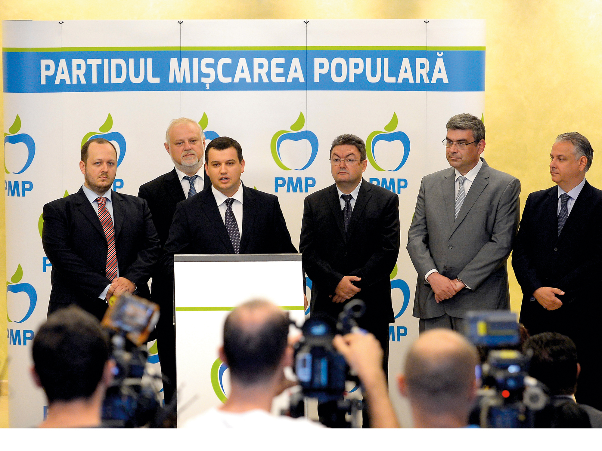Politica Mișcării Populare transformate în partid: prin noi înșine